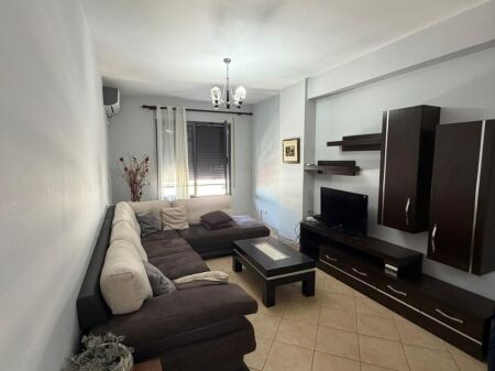 Qera, Apartament 2+1+ Depo , Komuna e Parisit, Tirane. Empire69391