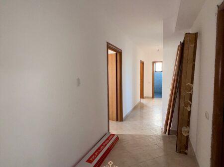 SHITET 2+1+2 me 2 Ballkone 140.000€  📍Markata Durres