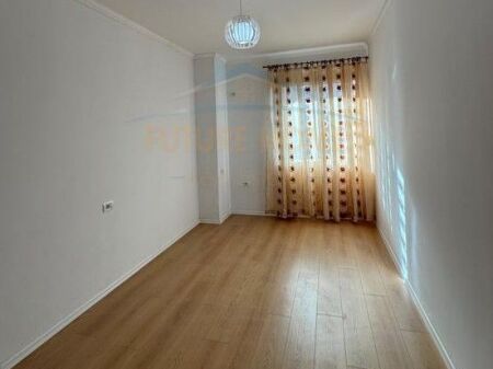 Shitet, Apartament 2+1, Fresku, Tirana.