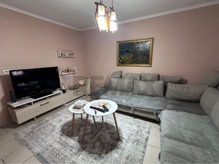 Shitet Apartament 1+1 tek Materniteti i Ri !