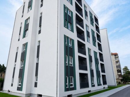 Shitet apartament Pogradec