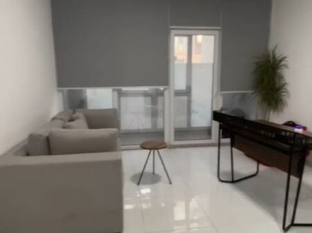 Qera | Ambjent Biznesi | Komuna e Parisit | 1200 €/muaj