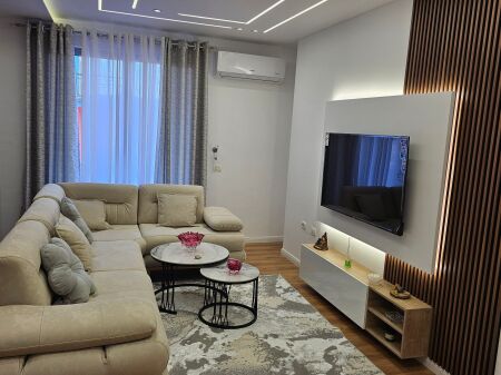 Shitet Apartament 2+1