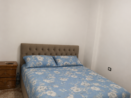 Tek Komuna Parisit ne hyrje jepet me qera apartament 1+1 !