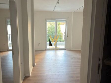 OFFICE 135 M2 FOR RENT AT PAZARI I RI 1,500 EURO
