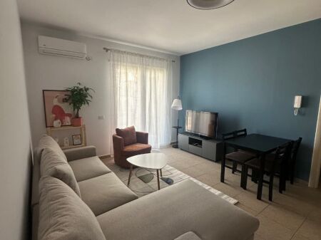 Prokuroria e Tiranes,Rr. Haxhi Hysen Dalliu,jepet me qera apartament 1+1,i mobiluar.65,000Leke
