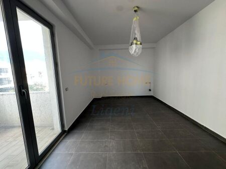 Shitet, Apartament 2+1, Kinostudio, Tiranë