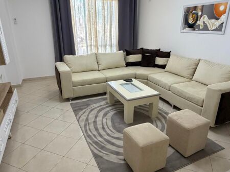 Jepet me qira apartment 2+1 ne Yzberisht tek pastieri nela 6