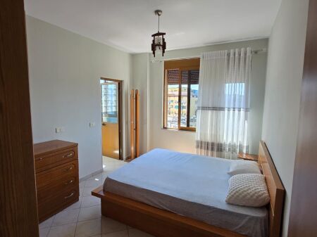 Jepet Me Qera Apartament 2+1+1 Ballkon