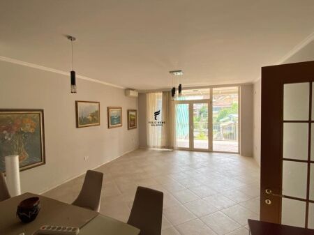 OFFICE FOR RENT 80 M2 BLLOK 120,000 LEKE FH-75049