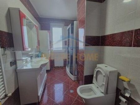 Disponiamo di un Appartamento 2+1 in Vendita al Boulevard Giovanna d'Arco, vicino al Ministero degli Affari Esteri