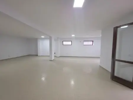 FOR RENT: Business unit 90 m² At the Botanical Garden