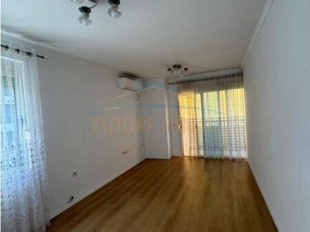 Shitet, Apartament 2+1, Fresk