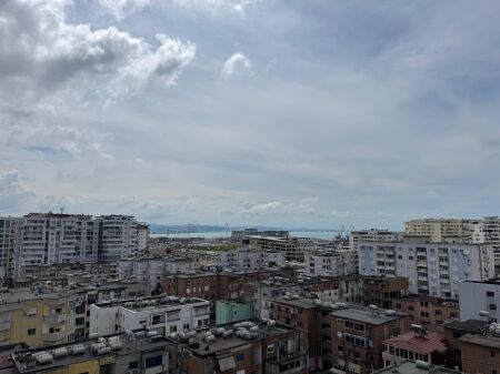 Shitet Apartament 3+1+2+2 ballkone Okazion