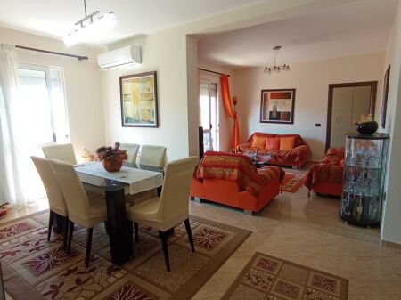 Shitet Apartament 125 m2 ne Golem