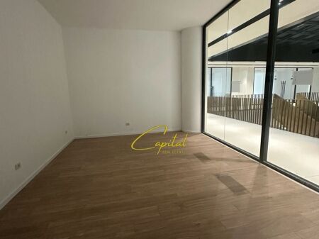AMBIENT BIZNESI ME QIRA 30 M2 RRUGA MINE PEZA 75.000 LEKE