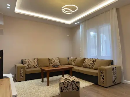 Qera | Shtëpi private 1 + 1 | Shkozë | 300 €/muaj