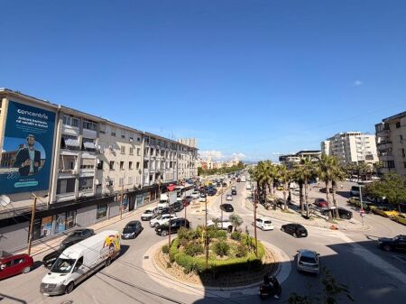 Jepet me Qira Ambient Biznesi – Stacioni iTrenit, Durrës