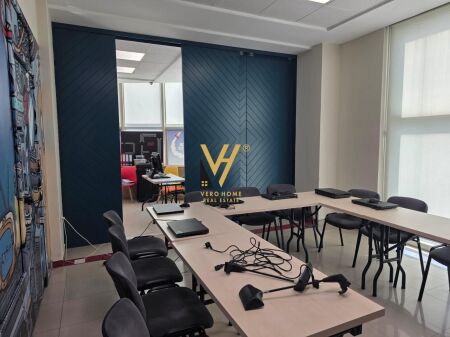 JEPET ZYRE 190 M2 ME QERA TE RRUGA E ELBASANIT 3.000 EURO