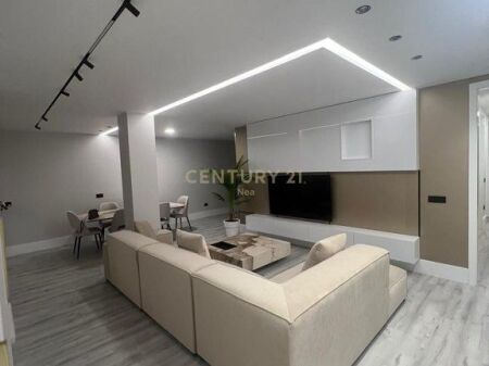 SUPER APARTAMENT 2+1 ME QIRA NE BLLOK