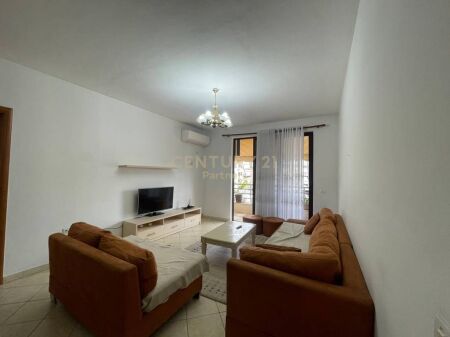 JEPET ME QIRA APARTAMENT 3+1+2 Rruga Panorama -Prane Don Bosko 700 €