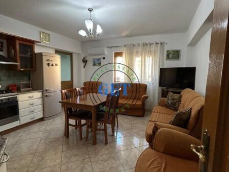 Jepet me qira Apartament 2+1, pranë Spitalit, Durrës
