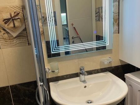 Kerkoj nje vajze per ndarje qeraje- apartament 1+1- Rruga e Kavajes- Tirane