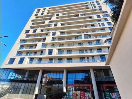 🏢 AMBIENT KOMERCIAL ME QIRA NË GOLDEN TOWER – MINE PEZA ✨