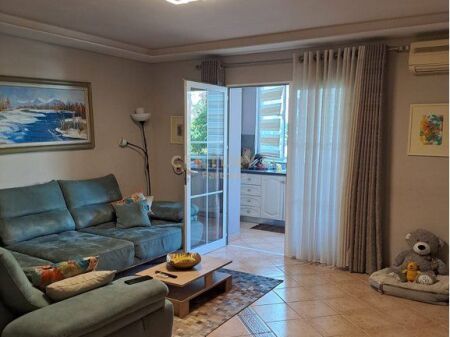 Apartment for sale 2+1+2 at Vasil Shanto 265,000 €
