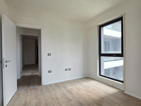 Shitet apartament tek Fusha Aviacionit