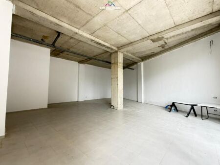 Negozio In Affitto Vicino Al Lago Secco (ID BD21912) Tirana
