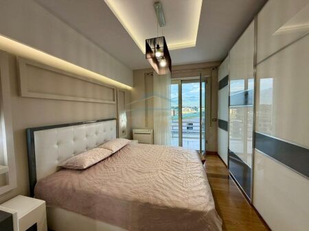 Shitet, Apartament 2+1+2 Ballkone ,Liqeni i Thate, Tirane