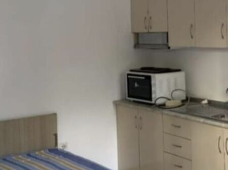 GARSIONERE 23000 LEKE.VILAT GJERMANE