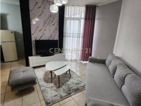 Apartament 1+1 i Mobiluar për Shitje pranë Detit në Plazh , Durres