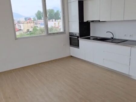 Jepet Apartament me Qera 1+1 +Verande Astir.  Rezidence e sapondertuar Tipologji 1+1