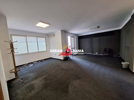 Jepet Me Qera Ambient Biznesi ne Bllok Prane Rruga Brigada VIII.(ID 42611541)