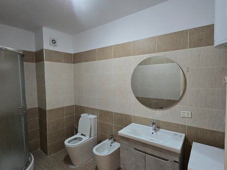 Jepet me qera apartament 2+1 tek Kompleksi Malajzan!!