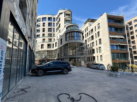 NEGOZIO IN AFFITTO 800 M2 PRESSO RADISSON LAGO
