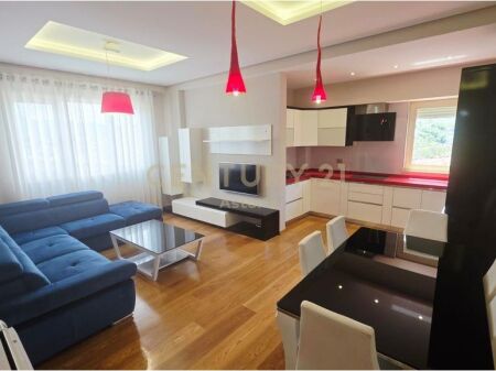 Shitet apartament modern 2+1, me pamje nga liqeni