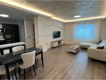 SHES APARTAMENT 2+1+2 TEK STACIONI I TRENIT OPP67154