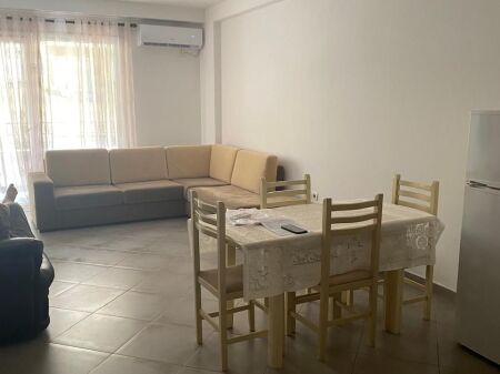 🏢Kodra e Diellit,Rruga Bill Klinton jepet me qera apartament,2+1,i mobiluar. 55,000 Leke