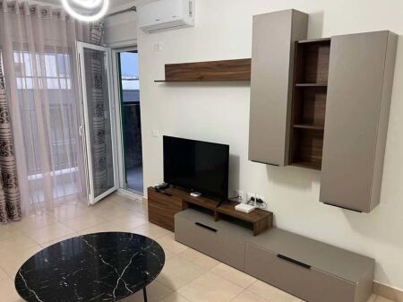 AFFITTASI 1+1 VIA 5 MAGGIO 40.000 LEKE
