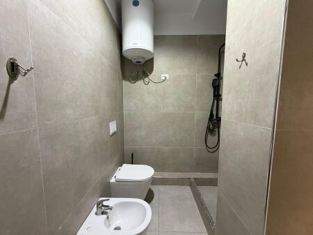 🏡 Shitet Apartament 1+1 te Kodra e Diellit 📐 Sipërfaqe: 73 m² + 11 m² verandë