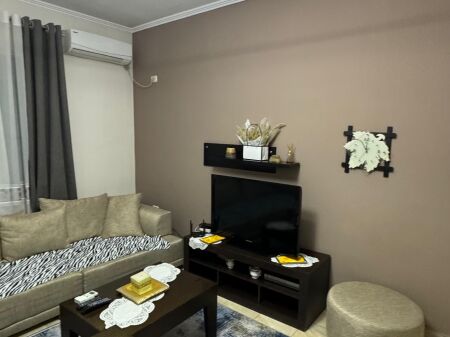 Affittasi 2+1+1 ASTIR VICINO AL COMPLESSO MOLLA 50.000 leke