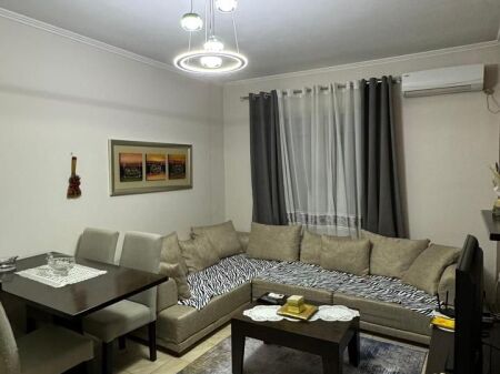 🏢Astir,pas Kompleksit Molla jepet me qera apartament,2+1,i mobiluar.50,000 Leke
