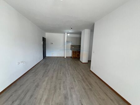 Qera,Apartament 2+1+2,5 Maji