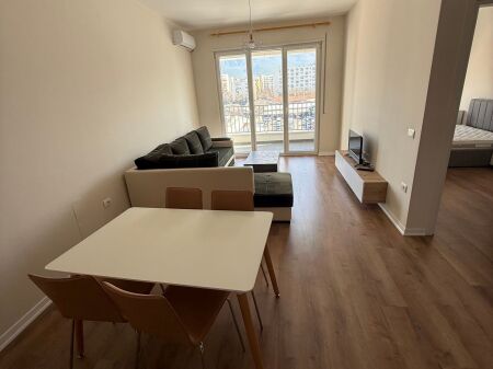 Qera | Apartament 1 + 1 | Rruga 5 Maji | 500 €/muaj
