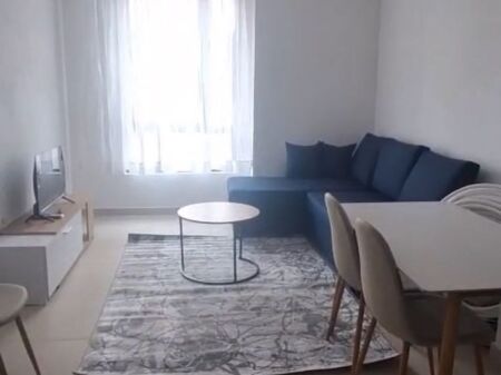 Jepet me Qera Apartament 1+1 te Zona e 5 Maji, i mobiluar totalisht , 450 MIJE LEKE