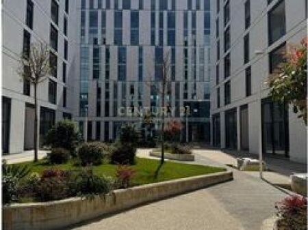Ofrojmë për qira Apartament 2+1+2 + Post Parkimi në Kompleksi “Akses Tirana”