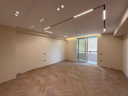 Appartamento 2+1+2 in vendita presso l'ex Exhibition.
